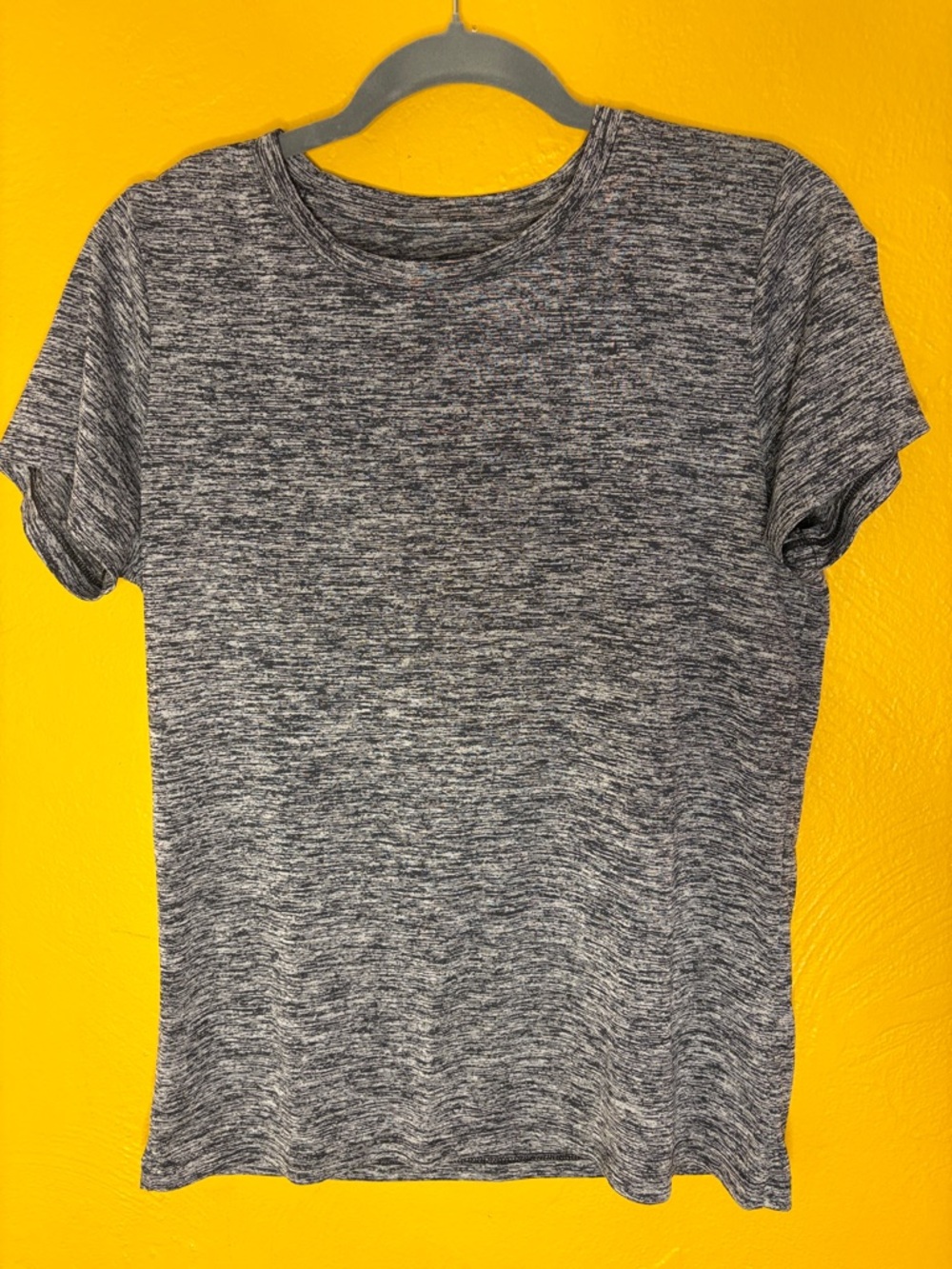 Under Armour HeatGear Black Gray White Tee Size M Like New
